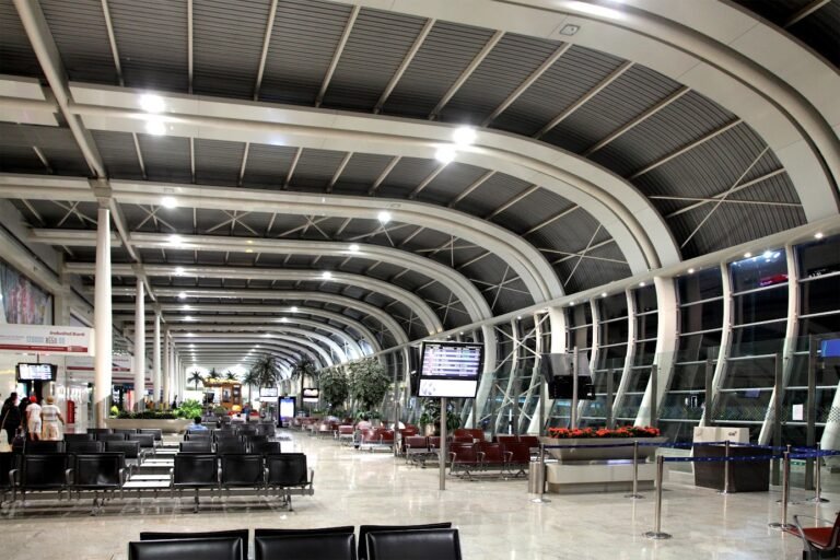 Book budget-friendly AC rooms Hotels Near Mumbai Airport
